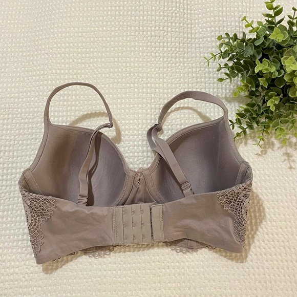 Victoria’s Secret Lace Bra - Picture 2 of 4